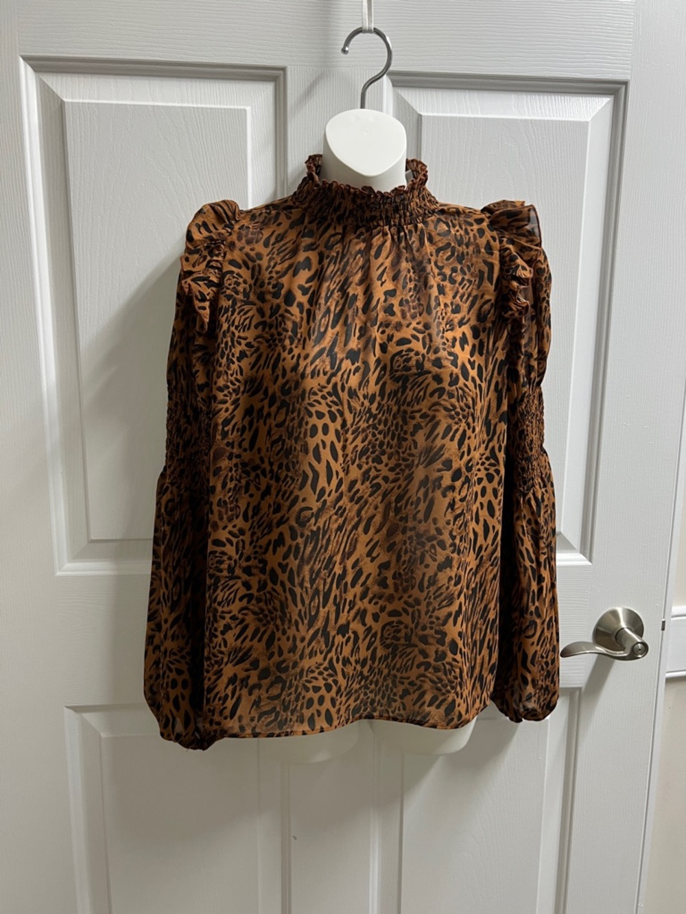 ACOA blouse women’s Brown Leopard Print Long Sleeve Smocked Neck size small S